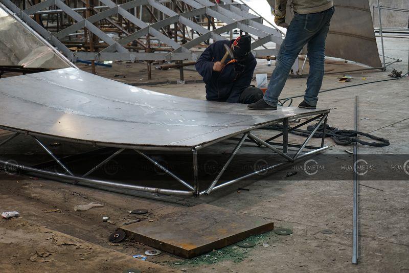 3 Hammering-forging-the-stainless-steel-sculpture-fabrication