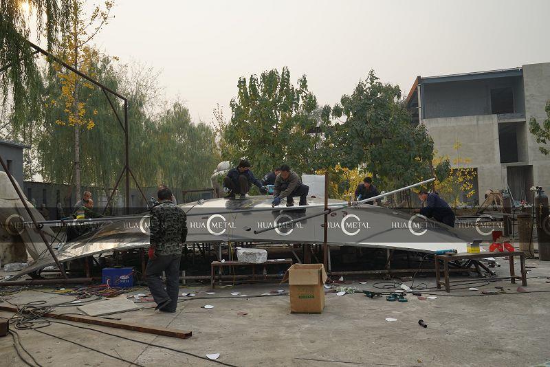 5 - Polishing-grinding-stainless-steel-sculptures-farbcation-factory