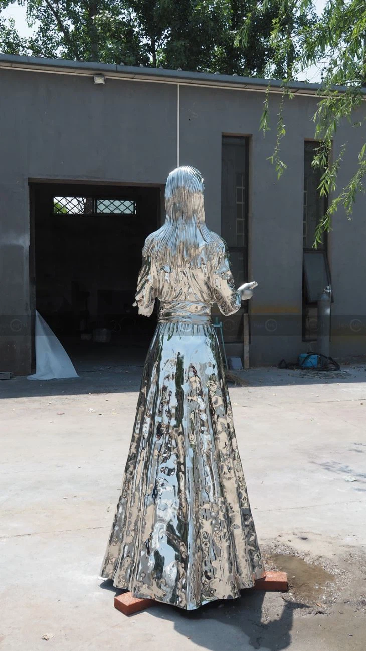 Custom-Super-mirror-stainless-steel-sculpture