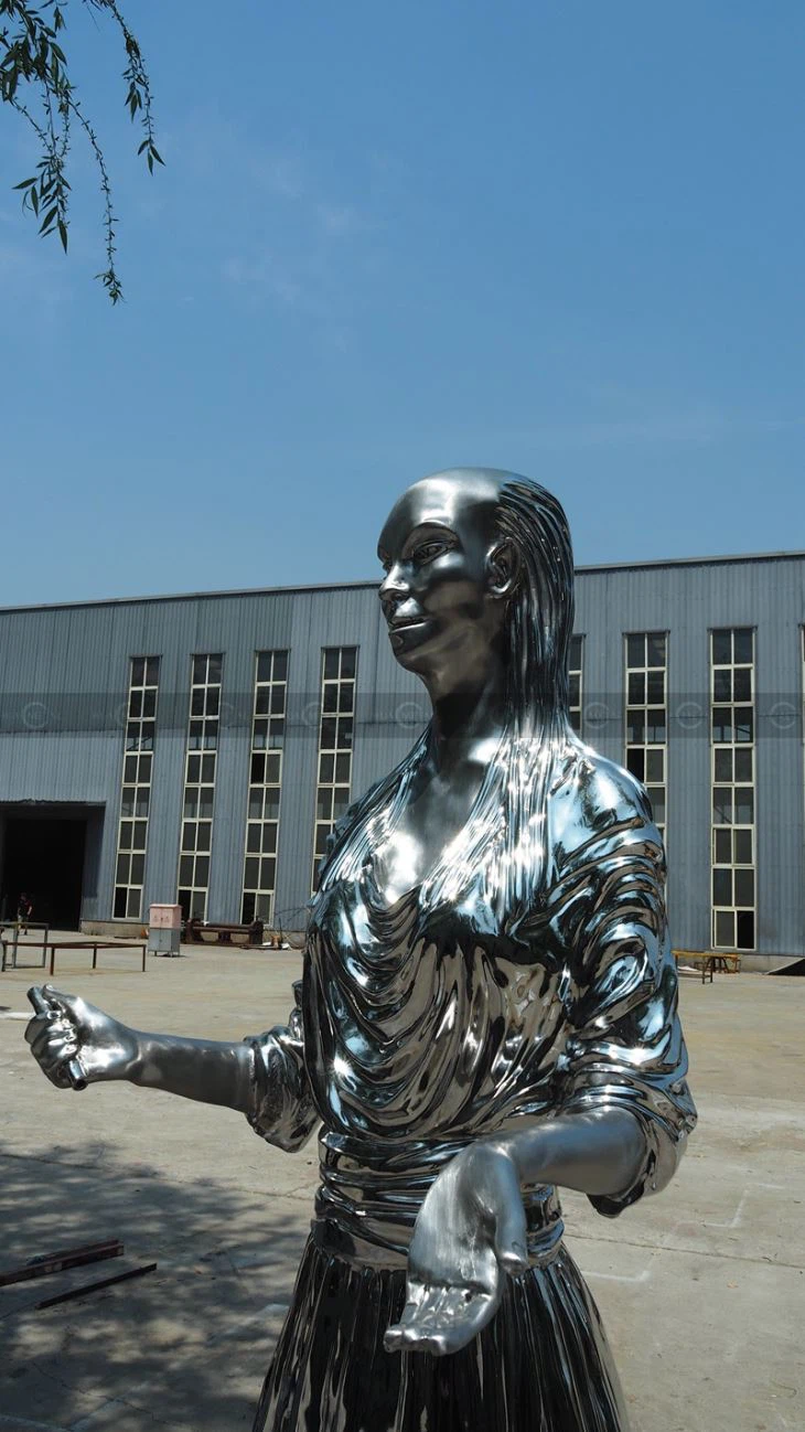 Super-mirror-stainless-steel-sculpture-matt-face-scultpures-